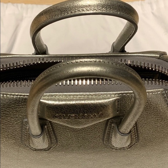 SOLD Givenchy Mini Antigona in metallic silver - Picture 2 of 6